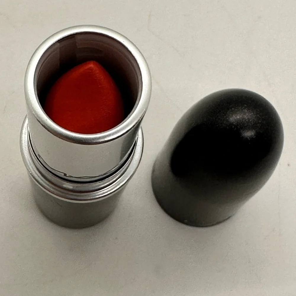 MAC 829 Satin Lipstick~PEACHY NEW‎ YEAR~Soft Peach Gold Undertone New!